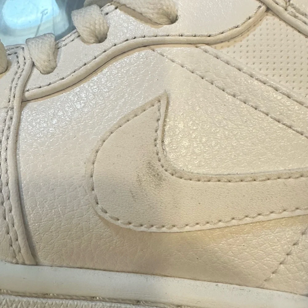 Jordan 1 Retro Mid